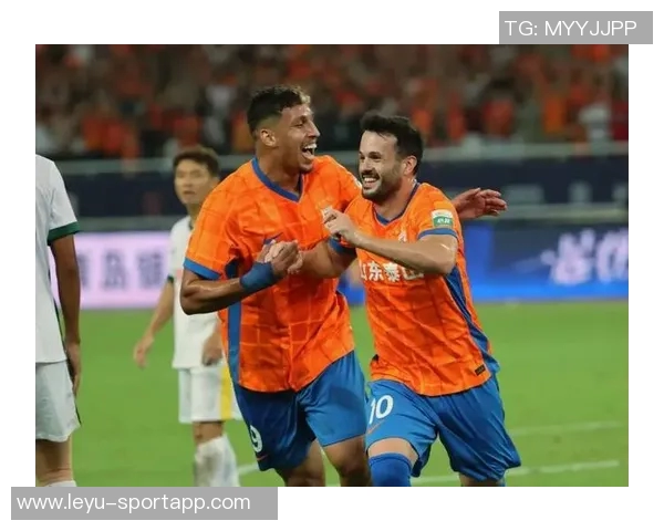 泰山队外援马德鲁加与泽卡共赏济南夜景尽显美丽风光 泰山队外援马德鲁加与泽卡共赏济南夜景尽显美丽风光