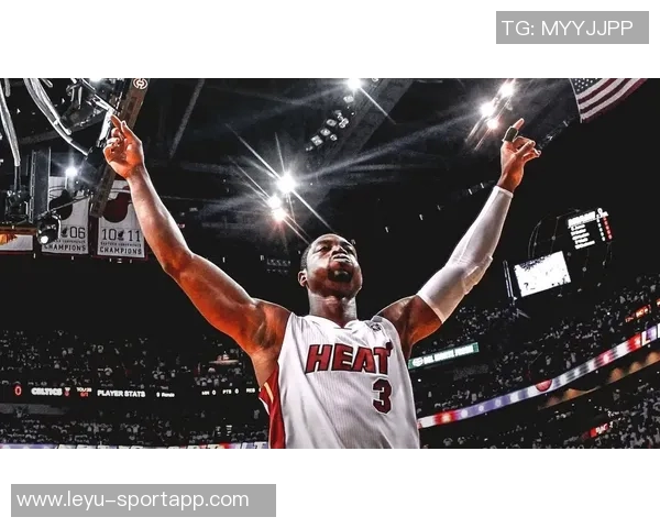 韦德谈新赛季媒体日：球员们穿新衣拍照交流感受乐趣