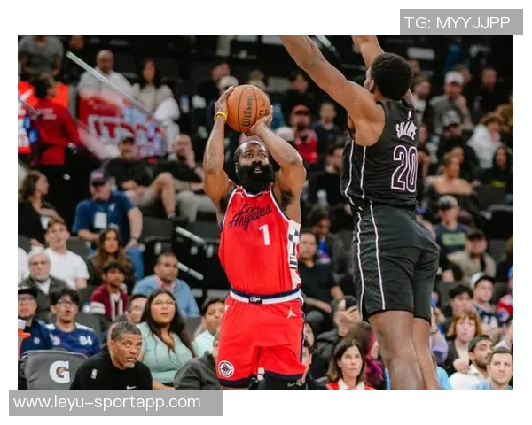 小里直言哈登季后赛表现不如韦德关键球能力存疑引发热议