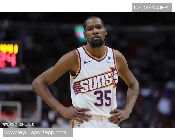 重返布鲁克林杜兰特赛前温情拥抱蔡老板夫人吴明华展现友谊与情谊