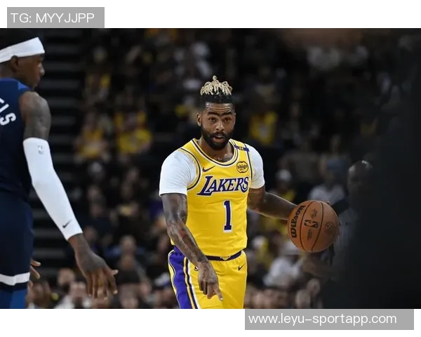 菲尔普斯现场观战湖人对阵太阳身穿布克签名鞋引关注