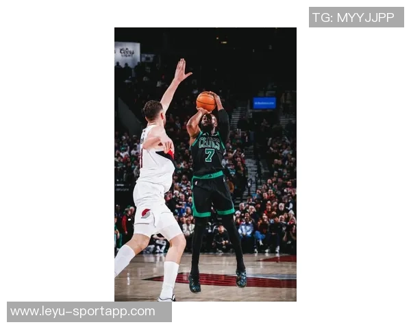 杰伦布朗中距离投篮表现惊艳全联盟命中率高达532引发热议