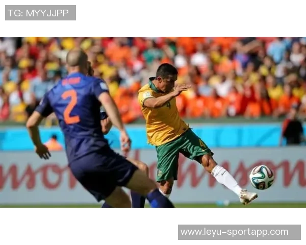 王刚禁区外惊天凌空抽射飞出画面引发全场惊叹落地时长超五秒