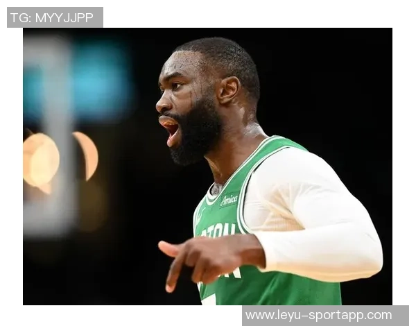 杰伦布朗半场表现出色16投7中贡献16分5篮板3助攻正负值高达22